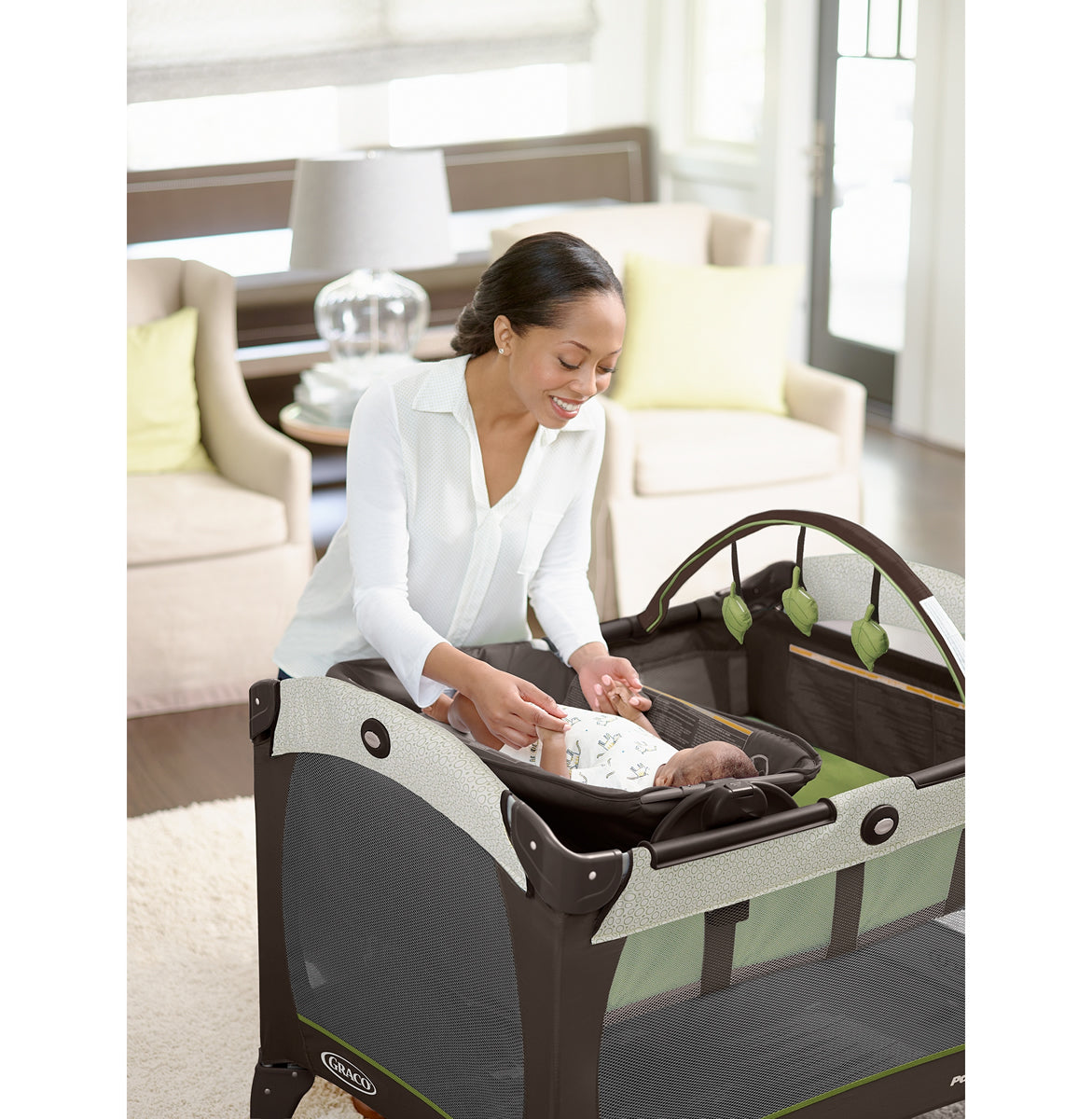 Graco Pack 'n Play Playard with Reversible Napper & Changer - Omni