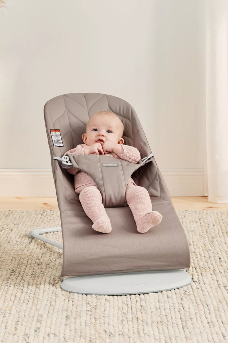 BabyBjörn Bouncer Bliss, Light Gray Frame Petal Quilt Cotton Sand Gray