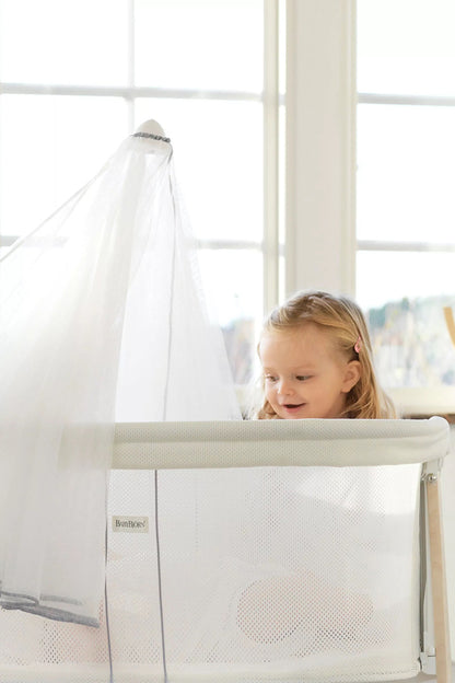 BabyBjorn Cradle + Fitted Sheet + Canopy Bundle - White