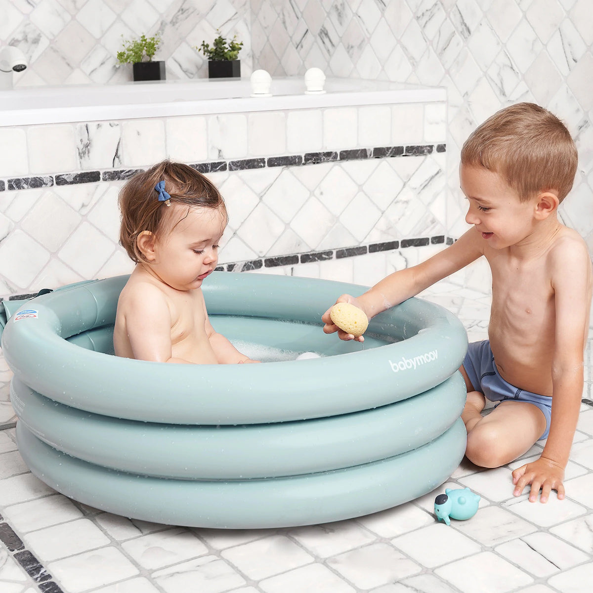 Babymoov Inflatable Bathtub and Kiddie Pool All In One