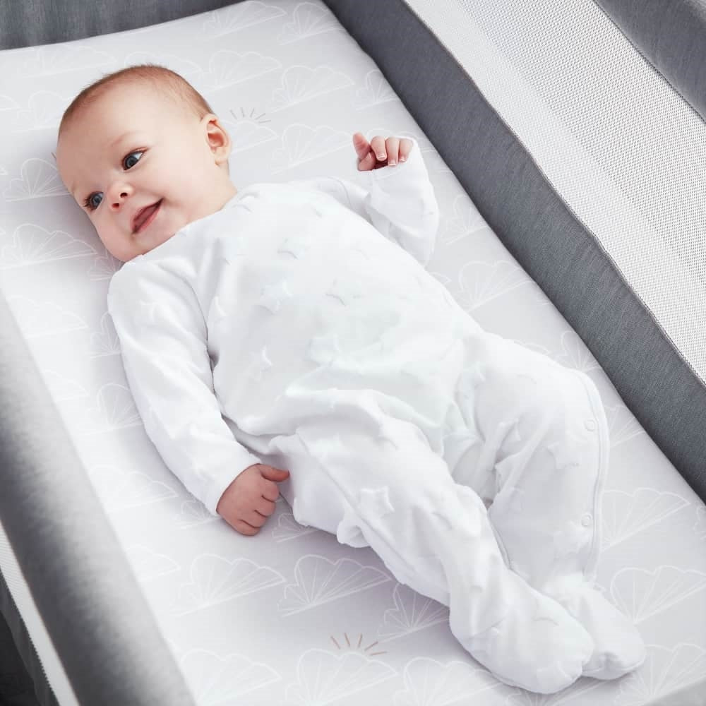 BEABA x Shnuggle Bedside Sleeper Infant Crib Bedding Set - Cloud