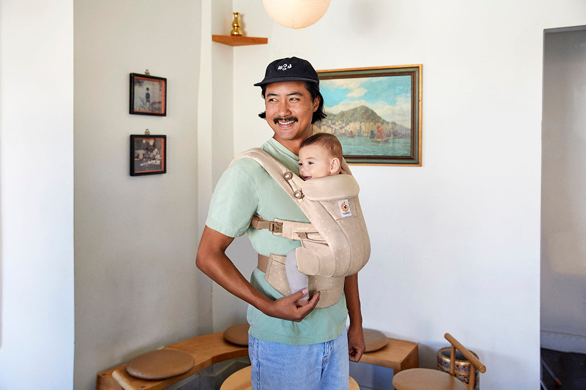 Ergobaby Omni Dream Baby Carrier - Natural Dots