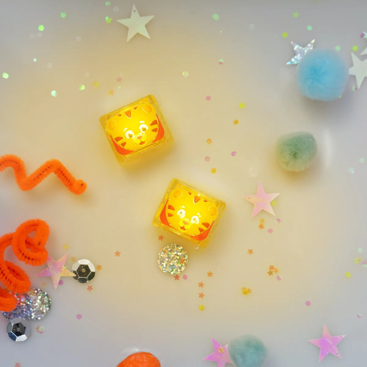 Glo Pals Light Up Cube Bath Toys - Daniel Tiger