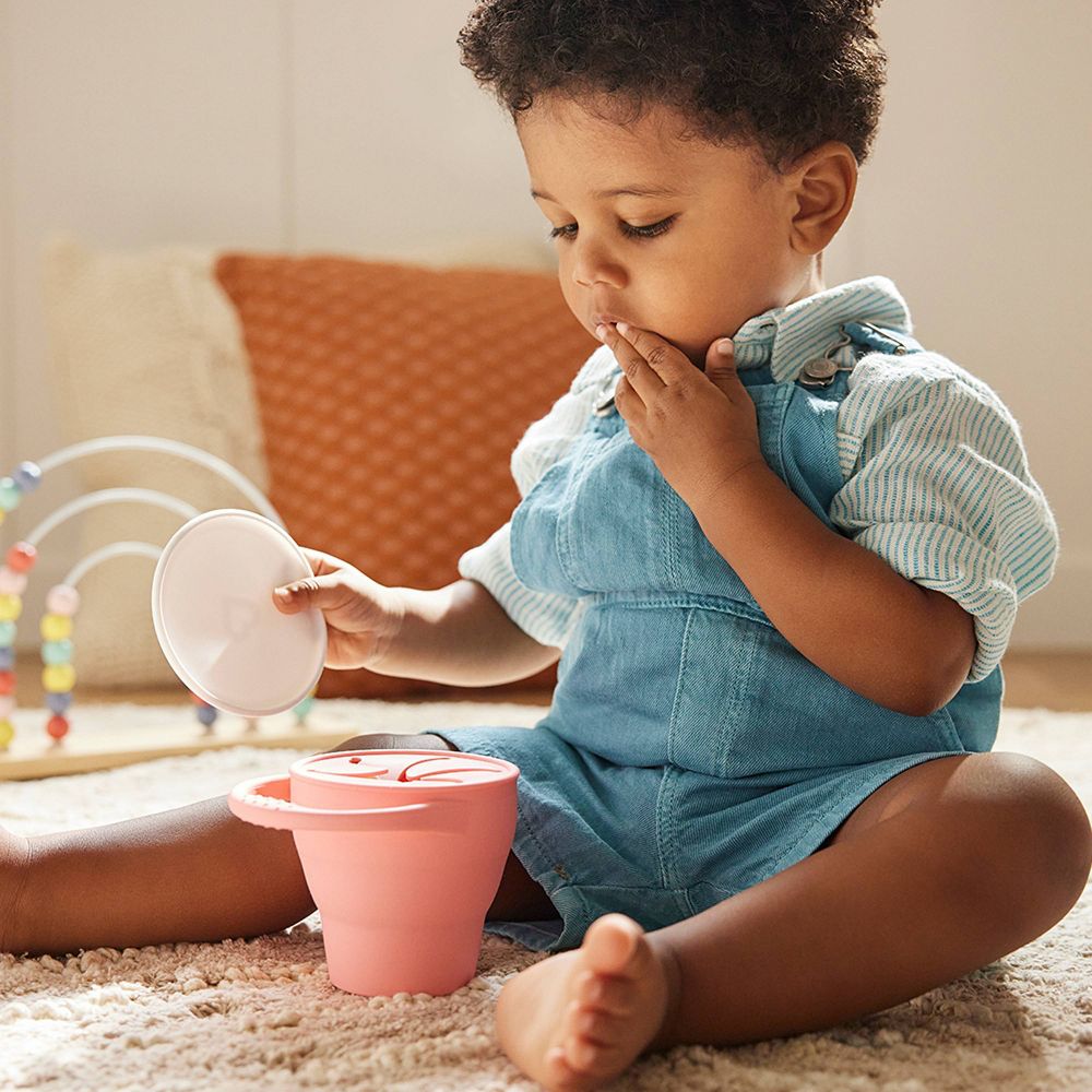 Munchkin C'est Silicone Snack Catcher with Lid - Coral