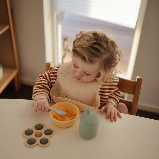 Mushie Flower Press Toy - Dried Thyme / Natural / Shifting Sand