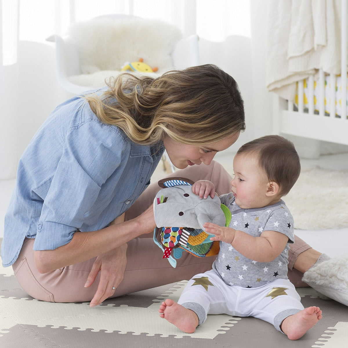 Skip Hop Bandana Buddies Baby Puppetbook - Elephant