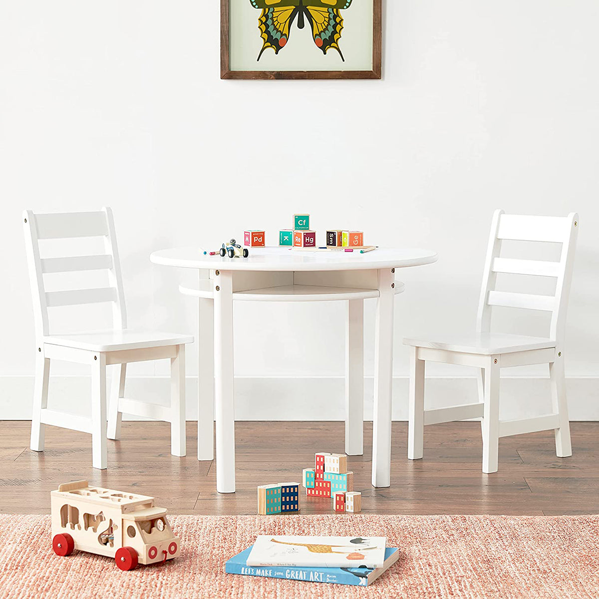 Lipper International Round Table with Shelf and 2 Chairs - White